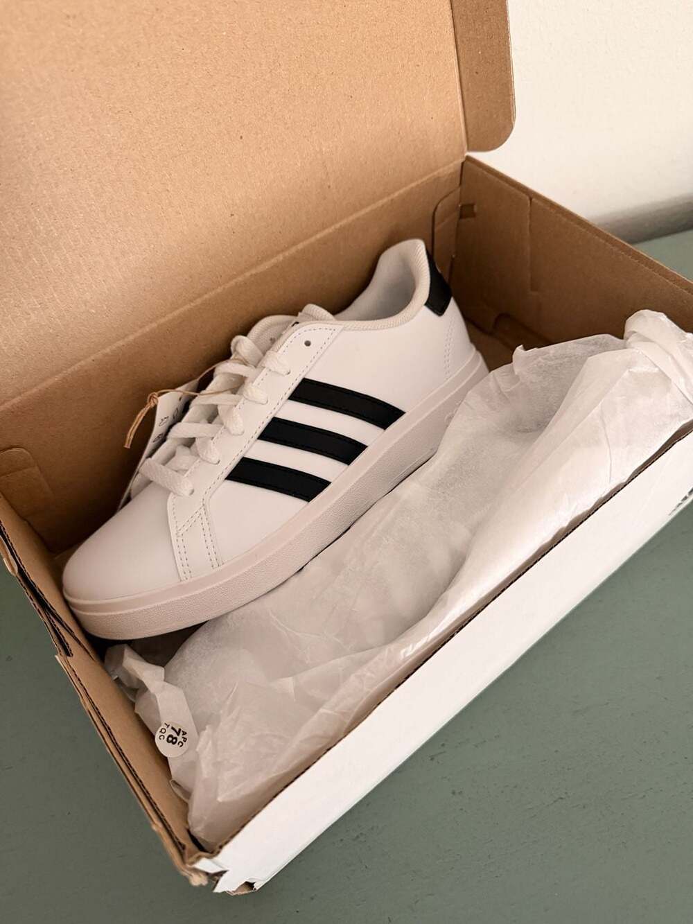 Adidas Grand Court 2.0 Youth Sneakers Size 2.5 White/Black GW6511